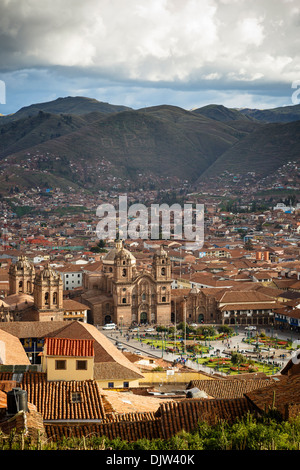 Erhöhten Blick über Cuzco und Plaza de Armas, Cuzco, Peru. Stockfoto