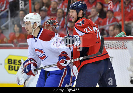 Washington DC, Verizon Center.Washington Hauptstädte zentrieren Brooks Laich #21, NHL Playoffs Spiel 5, Spielaktion zwischen Montreal Canadiens in Washington Capitals, die führen die Serie 3: 1 und verliert zu Hause 2: 1. (Kredit-Bild: © Roland Pintilie/Southcreek Global/ZUMApress.com) Stockfoto