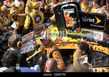 Sprint Cup Fahrer Kyle Bush Pit Lane Feier, Sprint-Cup-Sieger-Autismus spricht 400 präsentiert von HERSHEYÂ¨Ã•S Milch & Milchshakes. (Kredit-Bild: © Roland Pintilie/Southcreek Global/ZUMApress.com) Stockfoto