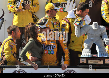 Sprint Cup Fahrer Kyle Bush Pit Lane Feier, Sprint-Cup-Sieger-Autismus spricht 400 präsentiert von HERSHEYÂ¨Ã•S Milch & Milchshakes. (Kredit-Bild: © Roland Pintilie/Southcreek Global/ZUMApress.com) Stockfoto