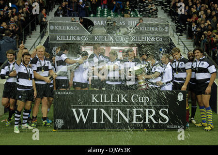 London, UK. 30. November 2013. Barbaren feiern Gewinn des Killik-Cup nach einem Sieg über Fidschi 43-19 im Twickenham Stadium. Bildnachweis: Elsie Kibue / Alamy Live News Stockfoto