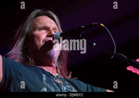 Lincoln, Kalifornien, USA. 29. November 2013. Charlie Huhn von Foghat führt auf Thunder Valley Casino Resort in Lincoln, Kalifornien am 29. November 2013 Credit: Randy Miramontez/Alamy Live News Stockfoto