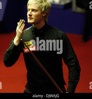 4. Mai 2010 - SHEFFIELD, ENGLAND 3. Mai 2010: Neil Robertson hält seine Nerven zu schlagen Graeme Dott 18-13 und werde der erste Spieler von außerhalb von Großbritannien und Irland gewinnt den WM-Titel seit Cliff Thorburn 1980 bei der Betfred Snooker Weltmeisterschaft im Crucible Theater in Sheffield, England. (Kredit-Bild: © Southcreek Global/ZUMApress.com) Stockfoto
