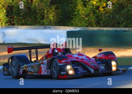 2. Oktober 2010 - Braselton, Georgia, USA - Level 5 Motorsports Oreca FLM09 beendet während der 13. jährlichen Petite Le Mans Powered by Mazda 2 Spielzug 2 in Road Atlanta. Treiber ForLevel 5 Motorsports sind Scott Tucker und Andy Wallace. (Kredit-Bild: © Everett Davis/Southcreek Global/ZUMApress.com) Stockfoto