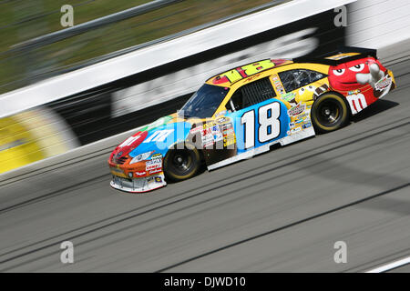 2. Oktober 2010 - Kansas City, Kansas, Vereinigte Staaten von Amerika - Kyle Busch im Übungsbeispiel für die Preis-Chopper-400 auf dem Kansas Speedway. (Kredit-Bild: © Tyson Hofsommer/Southcreek Global/ZUMApress.com) Stockfoto