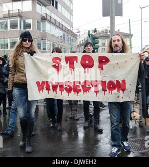 Mailand, Italien. 30. November 2013. Tierschützer protestieren gegen Tierversuche in Mailand. Aktivisten sagen Nein zu den Einsatz von Tieren in wissenschaftlichen Experimenten. Mailand, 30. November, 2013.Photo: Marco Aprile/NurPhoto Credit: Marco Aprile/NurPhoto/ZUMAPRESS.com/Alamy Live-Nachrichten Stockfoto