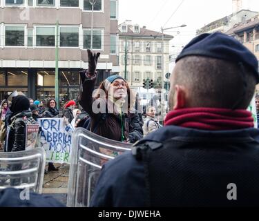 Mailand, Italien. 30. November 2013. Tierschützer protestieren gegen Tierversuche in Mailand. Aktivisten sagen Nein zu den Einsatz von Tieren in wissenschaftlichen Experimenten. Mailand, 30. November, 2013.Photo: Marco Aprile/NurPhoto Credit: Marco Aprile/NurPhoto/ZUMAPRESS.com/Alamy Live-Nachrichten Stockfoto