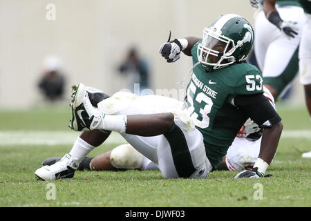 2. Oktober 2010 - East Lansing, Michigan, Vereinigte Staaten von Amerika - Michigan State Spartans Linebacker Greg Jones (53) während des Spiels gegen die Wisconsin Badgers im Spartan Stadium. (Kredit-Bild: © Rey Del Rio/Southcreek Global/ZUMApress.com) Stockfoto