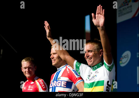 3. Oktober 2010 - Geelong, Victoria, Australien - Allan Davis (AUS) Bronze-Wellen, um das Publikum bei der 2010 UCI Road World Championships Elite Männer Straßenrennen in Geelong, Victoria, Australien. (Kredit-Bild: © Sydney Low/Southcreek Global/ZUMApress.com) Stockfoto