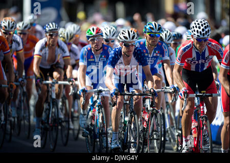 3. Oktober 2010 - Geelong, Victoria, Australien - das Hauptfeld auf der Start-Ziel-Abschnitt der 2010 UCI Road World Championships Elite Männer Straßenrennen in Geelong, Victoria, Australien. (Kredit-Bild: © Sydney Low/Southcreek Global/ZUMApress.com) Stockfoto