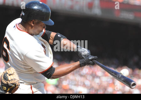 3. Oktober 2010 - San Francisco, Kalifornien, Vereinigte Staaten von Amerika - San Francisco Giants Jose Guillen (6) at bat. Die San Francisco Giants gegen die San Diego Padres 3-0. (Kredit-Bild: © Charles Herskowitz/Southcreek Global/ZUMApress.com) Stockfoto