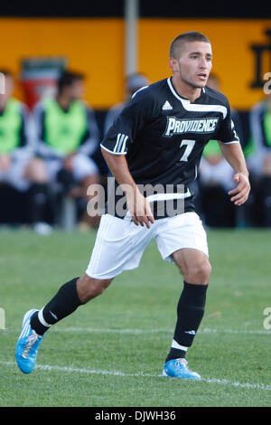 3. Oktober 2010 - South Bend, Indiana, Vereinigte Staaten von Amerika - Providence Mittelfeldspieler Matt Marcin (#7) während der NCAA Fußball-match zwischen Providence und Notre Dame.  Die Notre Dame Fighting Irish besiegt Providence Friars 2: 1 im Spiel im Alumni Stadium in South Bend, Indiana. (Kredit-Bild: © John Mersits/Southcreek Global/ZUMApress.com) Stockfoto