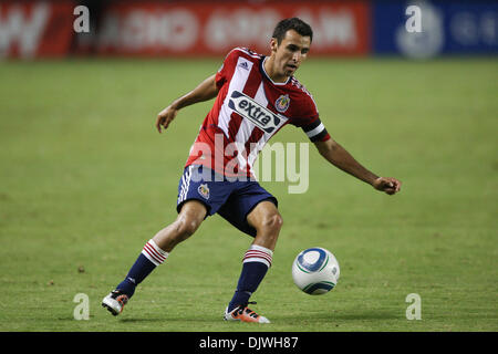 3. Oktober 2010 - Carson, Kalifornien, Vereinigte Staaten von Amerika - Chivas USA Verteidiger Jonathan Bornstein #13 in Aktion während der Chivas USA Vs Los Angeles Galaxy Spiel bei Home Depot Center. Die Galaxie fuhr fort, Club Depotivo Chivas USA mit Endstand von 2: 1 besiegen. (Kredit-Bild: © Brandon Parry/Southcreek Global/ZUMApress.com) Stockfoto