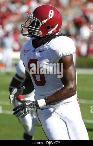 9. Oktober 2010 - Columbia, South Carolina, Vereinigte Staaten von Amerika - Alabama Crimson Tide Wide Receiver Julio Jones (8) während Poloshirt. South Carolina führt 21 über Alabama 9 bei der Hälfte. (Kredit-Bild: © Jim Dedmon/Southcreek Global/ZUMApress.com) Stockfoto