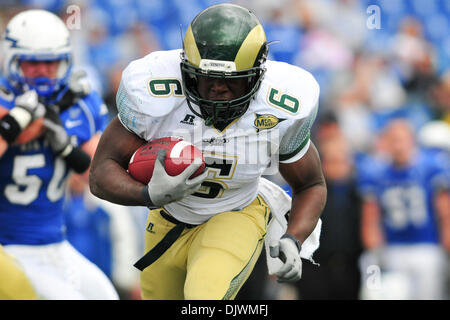 9. Oktober 2010 läuft - Colorado Springs, Colorado, Vereinigte Staaten von Amerika - Colorado State Chris Nwoke (6) mit dem Ball gegen die Air Force Falcons Falcon Stadium. Air Force besiegt Colorado State 49-27. (Kredit-Bild: © Michael Furman/Southcreek Global/ZUMApress.com) Stockfoto