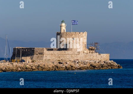 Mandraki und St. Nicolaus Leuchtturm Stockfoto