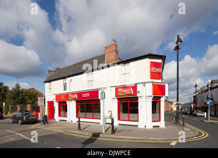 Die Clifton Kneipe, Balsall Heath, Birmingham.  Geschlossen und ersetzt mit einem Restaurant und Take-away Stockfoto