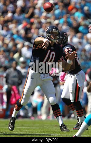 10. Oktober 2010; Chicago Bears quarterback Todd Collins (10) bei Bank of America Stadium in Charlotte, North Carolina. Chicago schlägt die Panthers 23-6..Jim Dedmon/CSM(Credit Image: © Jim Dedmon/Cal Sport Media/ZUMApress.com) Stockfoto