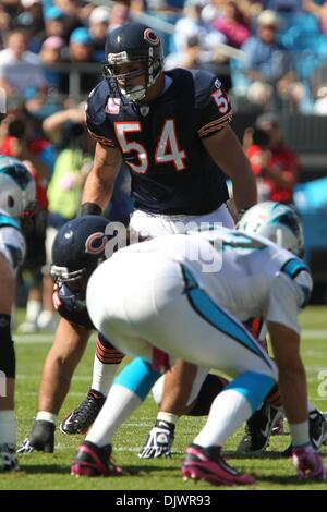 10. Oktober 2010; Chicago Bears Linebacker Brian Urlacher (54) bei Bank of America Stadium in Charlotte, North Carolina. Chicago schlägt die Panthers 23-6..Jim Dedmon/CSM(Credit Image: © Jim Dedmon/Cal Sport Media/ZUMApress.com) Stockfoto