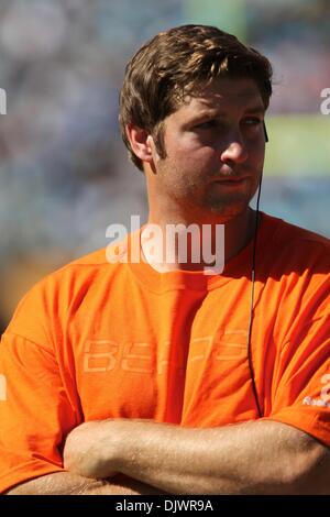 10. Oktober 2010; Chicago Bears quarterback Jay Cutler (6) an der Seitenlinie bei Bank of America Stadium in Charlotte, North Carolina. Chicago führt zur Halbzeit 17-3 über die Panthers... Jim Dedmon/CSM(Credit Image: © Jim Dedmon/Cal Sport Media/ZUMApress.com) Stockfoto