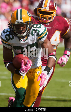 10. Oktober 2010 - Landover, Maryland, Vereinigte Staaten von Amerika - Green Bay Packers Cornerback Tramon Williams (38) auf der Suche nach einer Öffnung Woche 5 FedEx Field NFL Spielaktion, Redskins Packers 16 - 13 in der Overtime zu besiegen. (Kredit-Bild: © Roland Pintilie/Southcreek Global/ZUMApress.com) Stockfoto