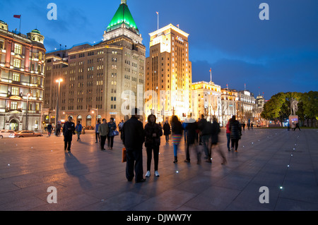 Von links: Swatch Art Peace Hotel, Fairmont Peace Hotel und Old Bank of China Gebäude am Bund im Zentrum von Shanghai, China Stockfoto