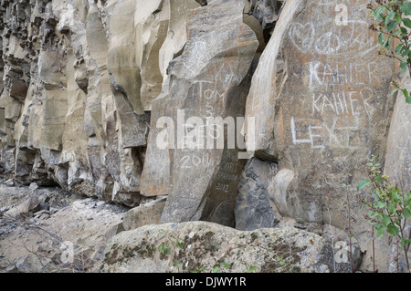 Graffiti am Wegesrand in Palouse Falls State Park - Franklin County, Washington, USA Stockfoto