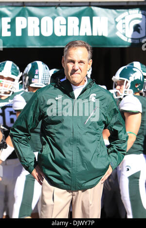 16. Oktober 2010 Kopf - East Lansing, Michigan, Vereinigte Staaten von Amerika - Michigan State Spartans Trainer Mark Dantonio vor dem Spiel gegen Illinois Fighting Illini im Spartan Stadium. MSU besiegte Illinois 26-6. (Kredit-Bild: © Rey Del Rio/Southcreek Global/ZUMApress.com) Stockfoto