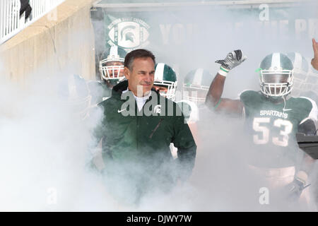 16. Oktober 2010 Kopf - East Lansing, Michigan, Vereinigte Staaten von Amerika - Michigan State Spartans Trainer Mark Dantonio vor dem Spiel gegen Illinois Fighting Illini im Spartan Stadium. MSU besiegte Illinois 26-6. (Kredit-Bild: © Rey Del Rio/Southcreek Global/ZUMApress.com) Stockfoto