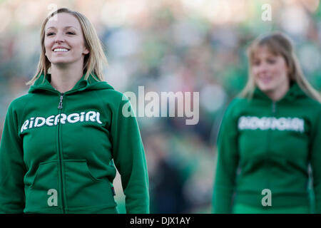 17. Oktober 2010 - Regina, Saskatchewan, Kanada - The Saskatchewan ehemaliger Cheerleader in Aktion während der Saskatchewan ehemaliger Vs Calgary Stampeders Spiel im Mosaik-Stadion in Regina. Die Calgary Stampeders besiegte die Saskatchewan ehemaliger 34-26. (Kredit-Bild: © Derek Mortensen/Southcreek Global/ZUMApress.com) Stockfoto