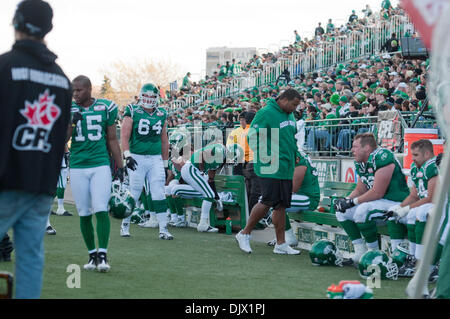 17. Oktober 2010 - Regina, Saskatchewan, Kanada - The Saskatchewan ehemaliger Bank während der Saskatchewan ehemaliger Vs Calgary Stampeders Spiel im Mosaik-Stadion in Regina. Die Calgary Stampeders besiegte die Saskatchewan ehemaliger 34-26. (Kredit-Bild: © Derek Mortensen/Southcreek Global/ZUMApress.com) Stockfoto