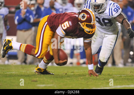 17. Oktober 2010 verliert - Landover, Maryland, Vereinigte Staaten von Amerika - Washington Redskins Quarterback Donovan McNabb (5), Fundament, Woche 6 FedEx Field NFL Spielaktion, Endstand; Colts 27 Redskins 24 (Kredit-Bild: © Roland Pintilie/Southcreek Global/ZUMApress.com) Stockfoto