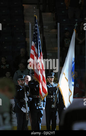 22. Oktober 2010 - Lowell, Massachusetts, Vereinigte Staaten von Amerika - Umass Lowell, Fluss Falken Eishockey eine beeindruckende Überstunden zog gewinnen, 5: 4 gegen Providence College Brüder. (Kredit-Bild: © Jim Melito/Southcreek Global/ZUMApress.com) Stockfoto