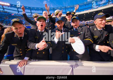 23. Oktober 2010 - East Rutherford, New Jersey, Vereinigte Staaten von Amerika - Navy Midshipmen feiern, wie Navy Notre Dame 35 17. at The New Giant Stadion in East Rutherford New Jersey Niederlagen (Credit-Bild: © Saquan Stimpson/Southcreek Global/ZUMApress.com) Stockfoto