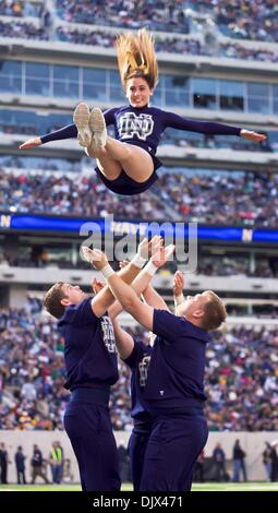 23. Oktober 2010 - East Rutherford, New Jersey, Vereinigte Staaten von Amerika - Norte Dame Cheerleader während Spiel Action in The New Giant Stadion wie Navy Notre Dame 35 17. at The New Giant Stadion in East Rutherford New Jersey Niederlagen (Credit-Bild: © Saquan Stimpson/Southcreek Global/ZUMApress.com) Stockfoto