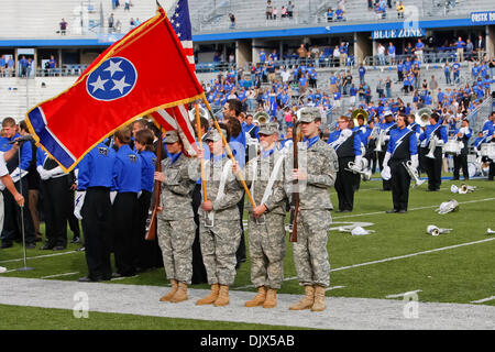 23. Oktober 2010 Fahnen vor dem Spiel bei Floyd Stadium - Murfreesboro, Tennessee, Vereinigte Staaten von Amerika - Präsentation der USA und Tennessee. Mittlere Tennessee Blue Raiders besiegten Louisiana Monroe Warhawks 38-10 (Credit-Bild: © Allan Wagner/Southcreek Global/ZUMApress.com) Stockfoto