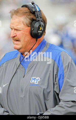 23. Oktober 2010 - Murfreesboro, Tennessee, Vereinigte Staaten von Amerika - innen Empfänger Coach Brent Brock Floyd Stadium. Mittlere Tennessee Blue Raiders besiegten Louisiana Monroe Warhawks 38-10 (Credit-Bild: © Allan Wagner/Southcreek Global/ZUMApress.com) Stockfoto