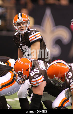 24. Oktober 2010: Cleveland Browns quarterback Colt McCoy (12) während der Spielaktion zwischen den New Orleans Saints und den Cleveland Browns an der Louisiana Superdome in New Orleans, Louisiana.  Browns gewinnen 30-17. (Kredit-Bild: © Donald Seite/Southcreek Global/ZUMApress.com) Stockfoto