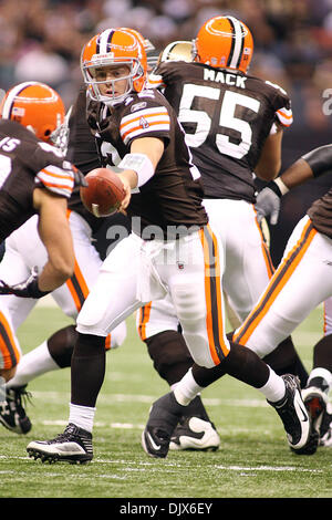 24. Oktober 2010: Cleveland Browns quarterback Colt McCoy (12) während der Spielaktion zwischen den New Orleans Saints und den Cleveland Browns an der Louisiana Superdome in New Orleans, Louisiana.  Browns gewinnen 30-17. (Kredit-Bild: © Donald Seite/Southcreek Global/ZUMApress.com) Stockfoto