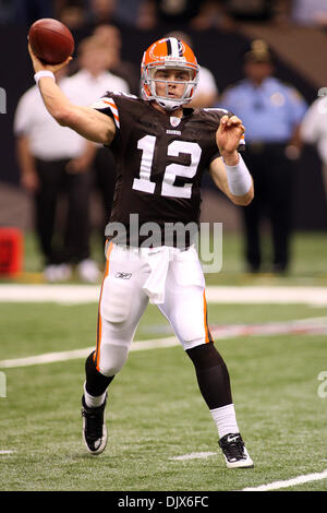 24. Oktober 2010: Cleveland Browns quarterback Colt McCoy (12) während der Spielaktion zwischen den New Orleans Saints und den Cleveland Browns an der Louisiana Superdome in New Orleans, Louisiana.  Browns gewinnen 30-17. (Kredit-Bild: © Donald Seite/Southcreek Global/ZUMApress.com) Stockfoto