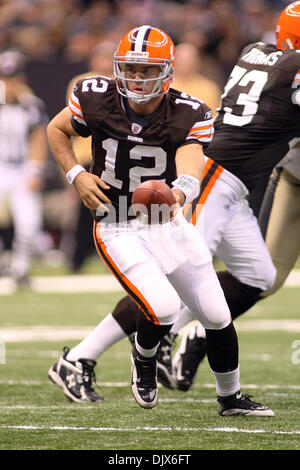 24. Oktober 2010: Cleveland Browns quarterback Colt McCoy (12) während der Spielaktion zwischen den New Orleans Saints und den Cleveland Browns an der Louisiana Superdome in New Orleans, Louisiana.  Browns gewinnen 30-17. (Kredit-Bild: © Donald Seite/Southcreek Global/ZUMApress.com) Stockfoto