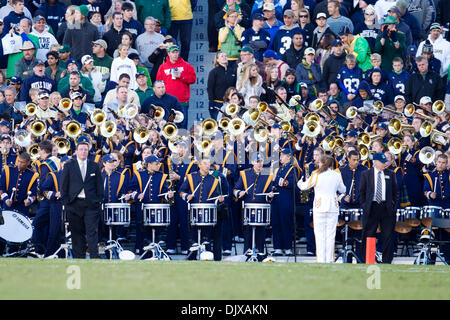 30. Oktober 2010 führt - South Bend, Indiana, Vereinigte Staaten von Amerika - Notre Dame Band während der NCAA Football-Spiel zwischen Tulsa und Notre Dame.  Tulsa Golden Hurricane besiegt die Notre Dame Fighting Irish 28-27 im Spiel im Stadion von Notre Dame in South Bend, Indiana. (Kredit-Bild: © John Mersits/Southcreek Global/ZUMApress.com) Stockfoto