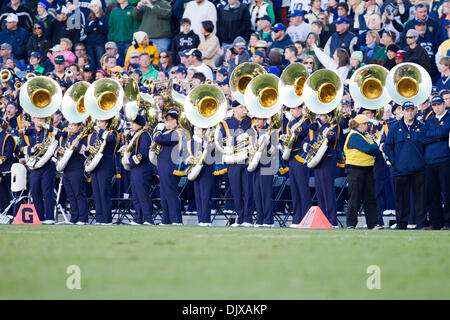 30. Oktober 2010 führt - South Bend, Indiana, Vereinigte Staaten von Amerika - Notre Dame Band während der NCAA Football-Spiel zwischen Tulsa und Notre Dame.  Tulsa Golden Hurricane besiegt die Notre Dame Fighting Irish 28-27 im Spiel im Stadion von Notre Dame in South Bend, Indiana. (Kredit-Bild: © John Mersits/Southcreek Global/ZUMApress.com) Stockfoto