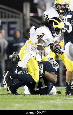 30. Oktober 2010 abgehaltenen Beaver Stadum in State College, Pennsylvania - State College, Pennsylvania, Vereinigte Staaten von Amerika - Michigan Wolverines Runningback Vincent Smith (2) in Aktion im Spiel. (Kredit-Bild: © Alex Cena/Southcreek Global/ZUMApress.com) Stockfoto