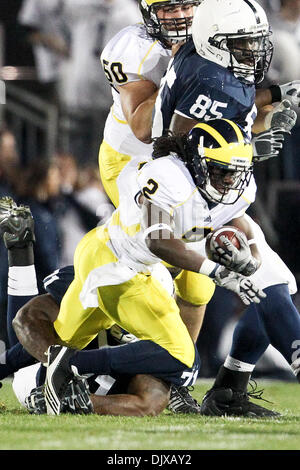 30. Oktober 2010 abgehaltenen Beaver Stadum in State College, Pennsylvania - State College, Pennsylvania, Vereinigte Staaten von Amerika - Michigan Wolverines Runningback Vincent Smith (2) in Aktion im Spiel. (Kredit-Bild: © Alex Cena/Southcreek Global/ZUMApress.com) Stockfoto