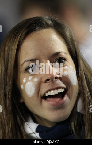 30. Oktober 2010 statt - State College, Pennsylvania, Vereinigte Staaten von Amerika - Penn State Nittany Lions-Fans in Aktion im Spiel im Beaver Stadium in State College, Pennsylvania.   Penn State besiegt Michigan 41-31 (Credit-Bild: © Alex Cena/Southcreek Global/ZUMApress.com) Stockfoto