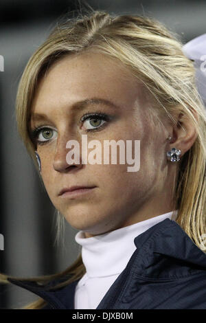 30. Oktober 2010 statt - State College, Pennsylvania, Vereinigte Staaten von Amerika - Penn State Nittany Lions Cheerleader in Aktion im Spiel im Beaver Stadium in State College, Pennsylvania.   Penn State besiegt Michigan 41-31 (Credit-Bild: © Alex Cena/Southcreek Global/ZUMApress.com) Stockfoto