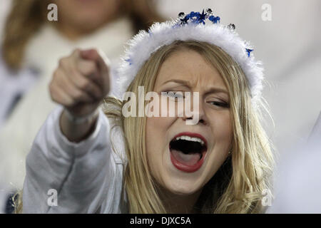 30. Oktober 2010 statt - State College, Pennsylvania, Vereinigte Staaten von Amerika - Penn State Nittany Lions-Fans in Aktion im Spiel im Beaver Stadium in State College, Pennsylvania.   Penn State besiegt Michigan 41-31 (Credit-Bild: © Alex Cena/Southcreek Global/ZUMApress.com) Stockfoto