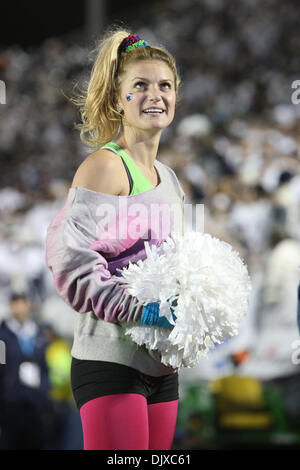 30. Oktober 2010 statt - State College, Pennsylvania, Vereinigte Staaten von Amerika - Penn State Nittany Lions Cheerleader in Aktion im Spiel im Beaver Stadium in State College, Pennsylvania.   Penn State besiegt Michigan 41-31 (Credit-Bild: © Alex Cena/Southcreek Global/ZUMApress.com) Stockfoto