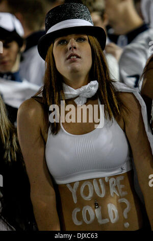 30. Oktober 2010 statt - State College, Pennsylvania, Vereinigte Staaten von Amerika - Penn State Nittany Lions-Fans in Aktion im Spiel im Beaver Stadium in State College, Pennsylvania.   Penn State besiegt Michigan 41-31 (Credit-Bild: © Alex Cena/Southcreek Global/ZUMApress.com) Stockfoto